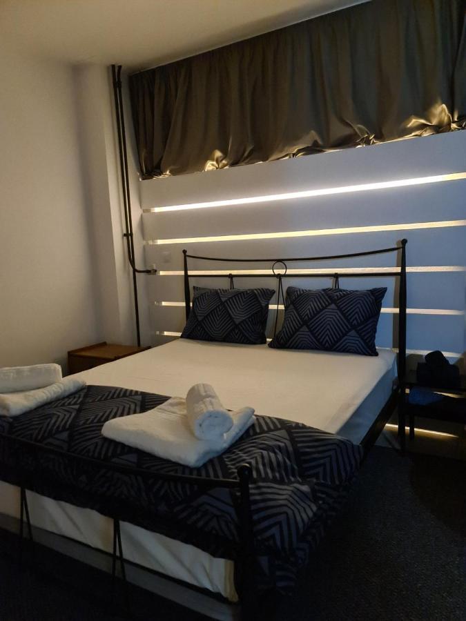 V3st & Parking Apartment